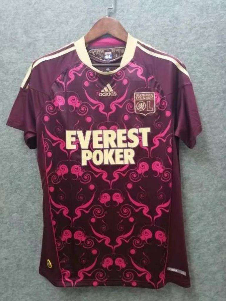 Retro Lyon away red 10_11