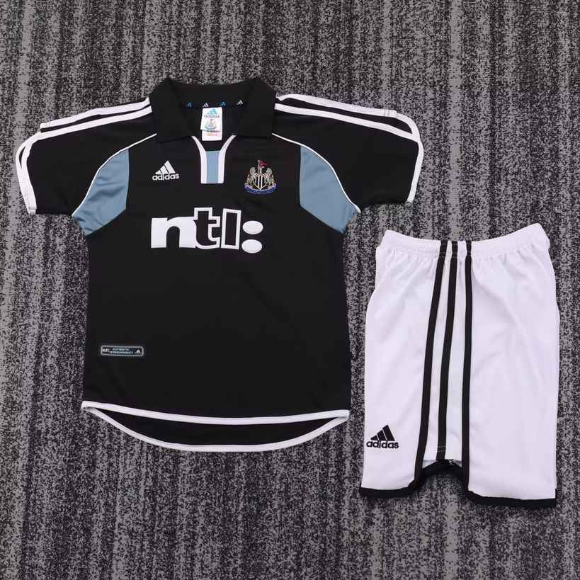 00 01 Newcastle Away Retro Children's set 00 01 纽卡斯尔 客场 复古 孩子套装