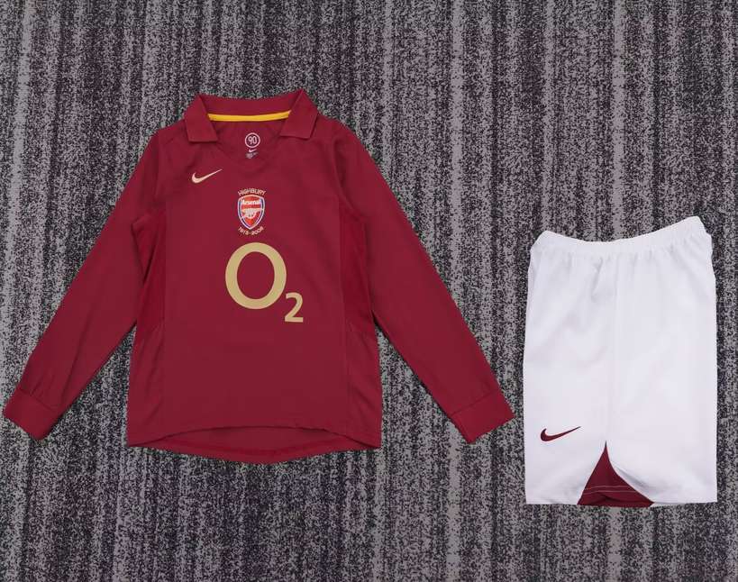 05 06 Arsenal home long sleeved retro children's kit 05 06 阿森纳 主场 长袖 复古 孩子套件