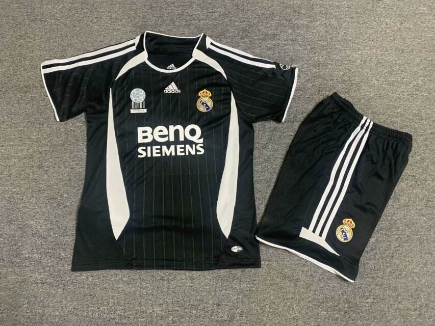 06 07 Real Madrid away children's retro set 06 07 皇马 客场 孩子 复古套装