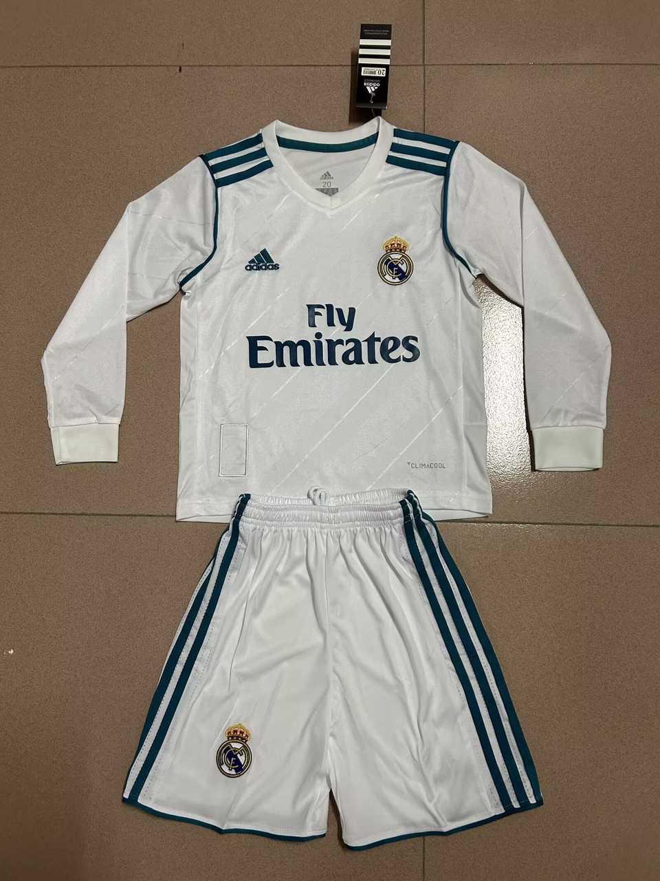 17 18 Real Madrid home retro kids suit 17 18 皇马 主场 复古 孩子套装 长袖