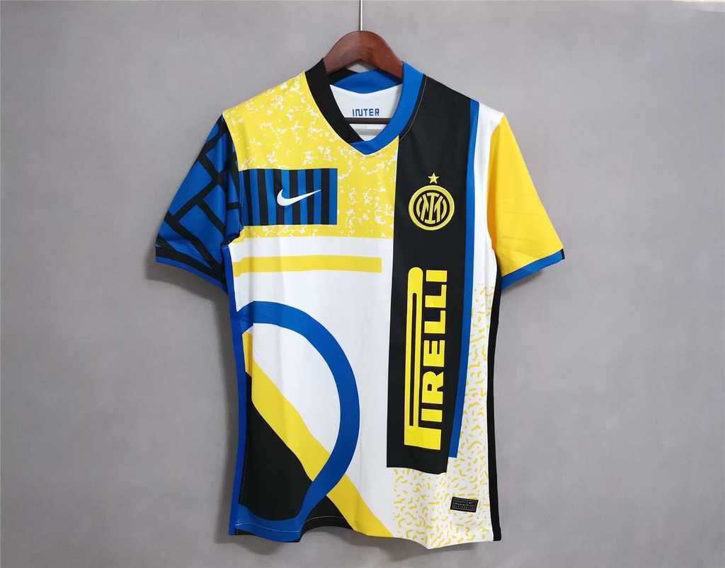 21-22 INT quatrième tenue