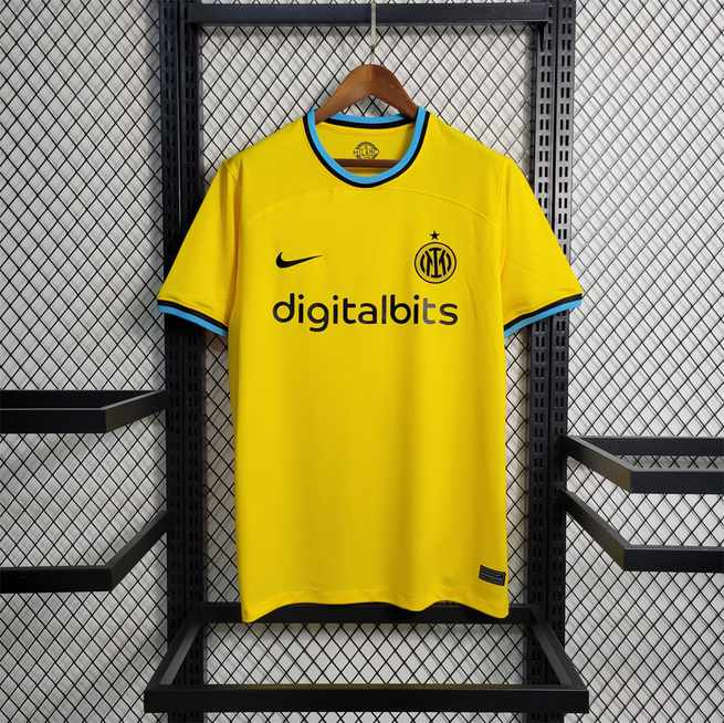 22-23 INT troisième tenue