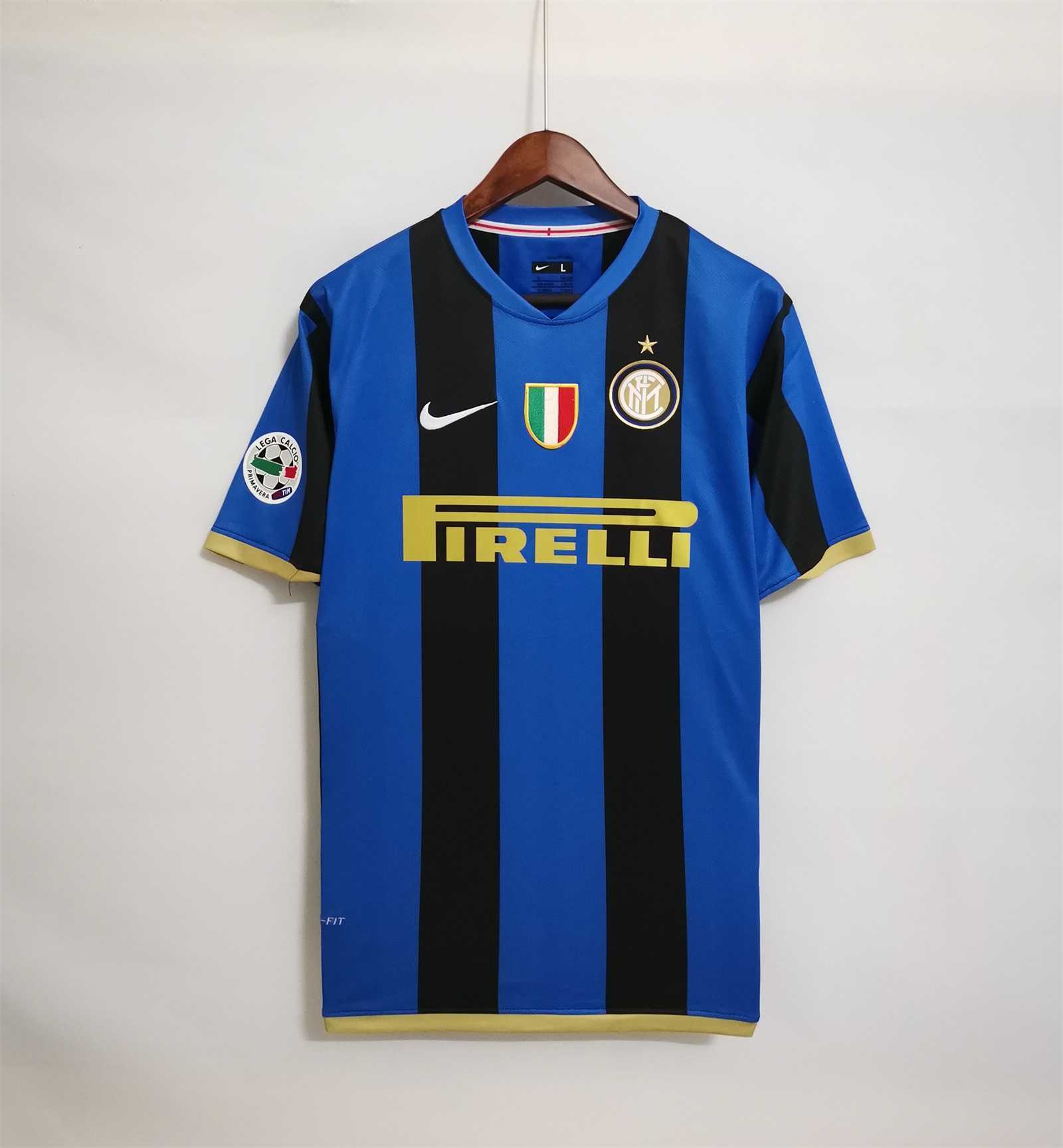 Retro INT home with Serie A patches 08_09