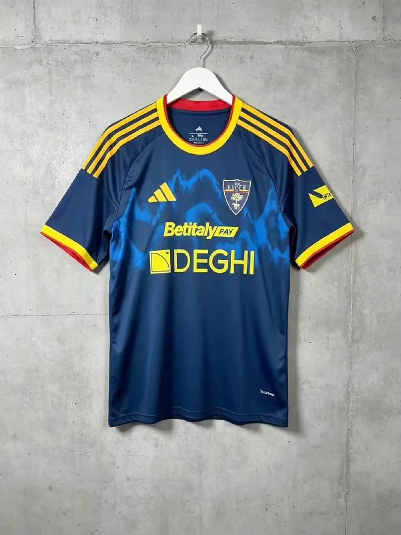 Maillot de football Lecce — 2026/27 · Troisième maillot · tailles S–2XL