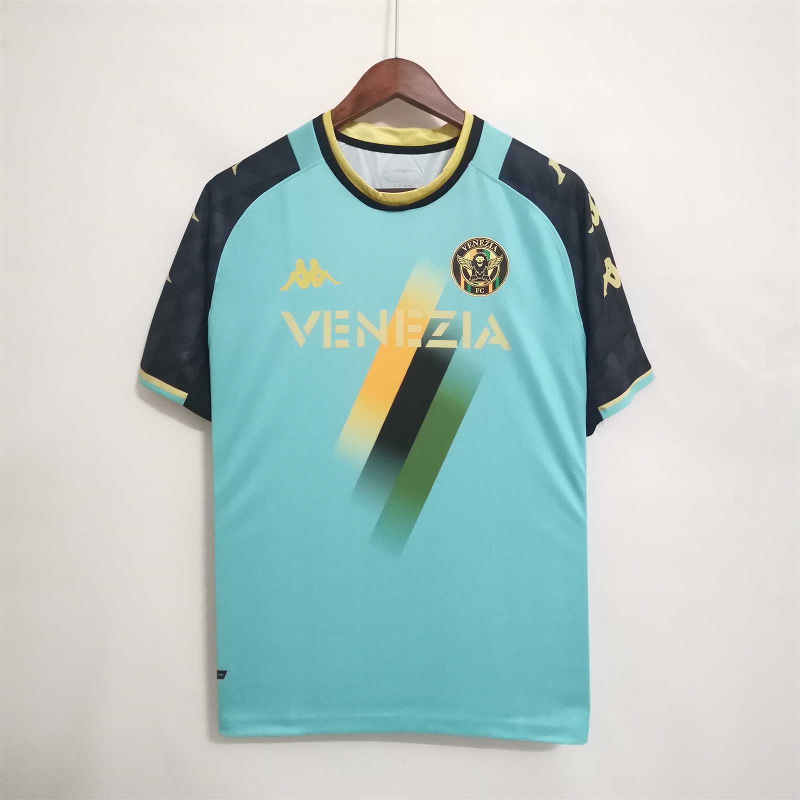 21-22 Venezia third away