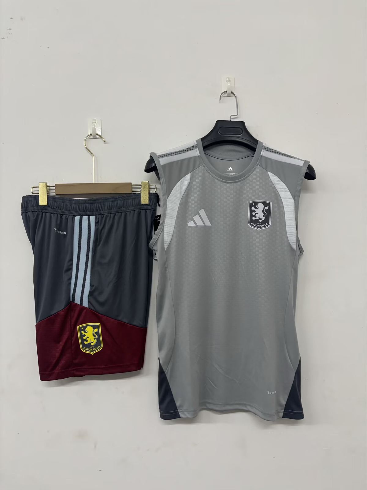26 27 Aston Villa Light Grey Tank Top Training Suit S-3XL 26 27 阿斯顿维拉 浅灰色 背心 训练服